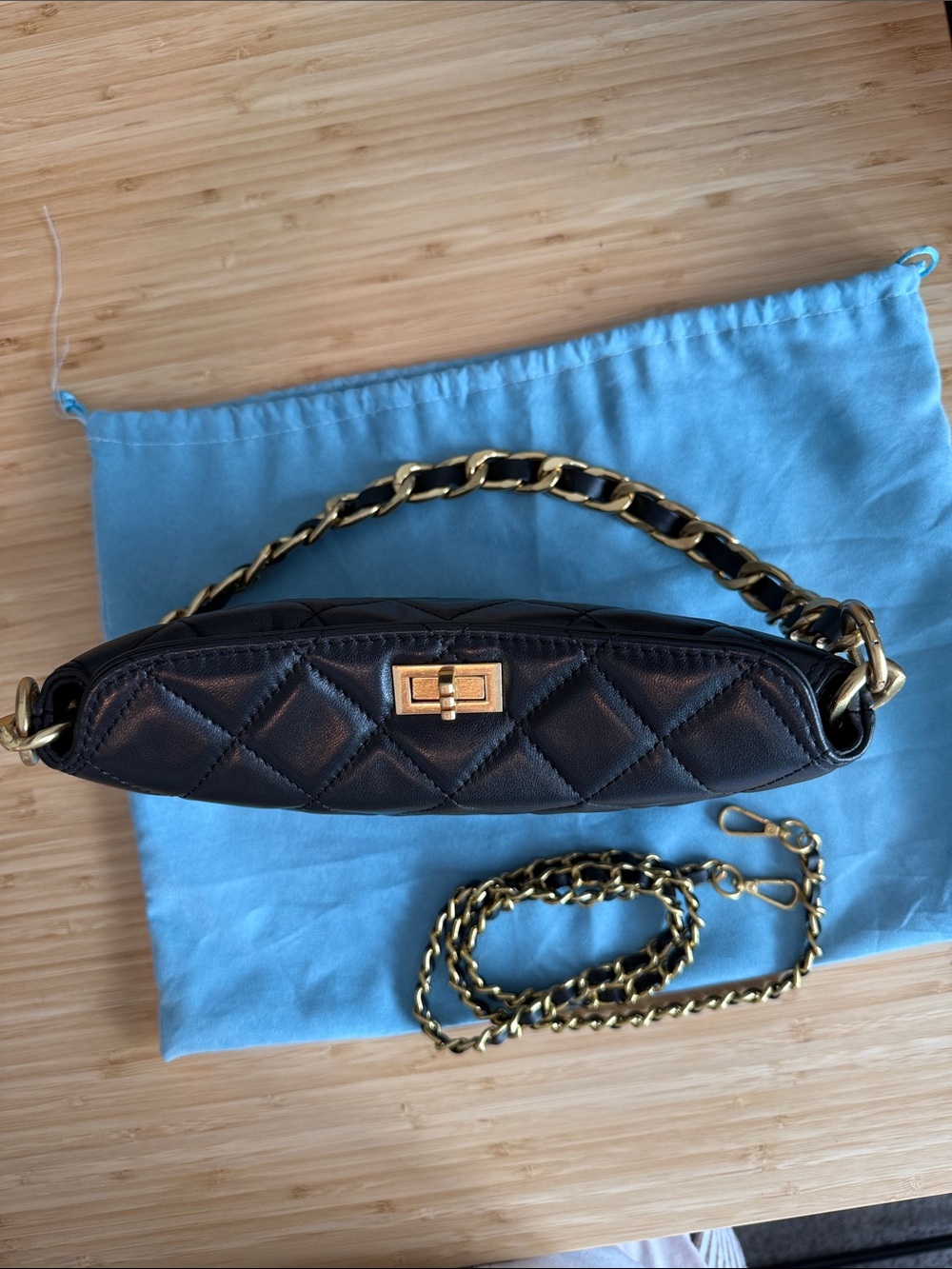 Classic Quilted Black Shoulder Bag with Gold Chain Accents - Picture 12 of 16